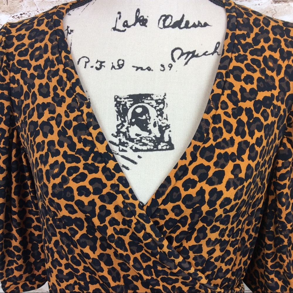 Nine West Cheetah Print Wrap Front Top Medium - Picture 2 of 7
